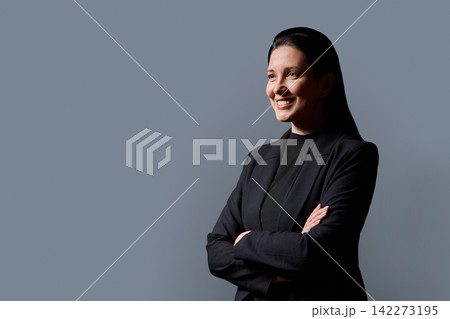 Confident business woman standing with arms crossed on gray background Confident business woman standing with arms crossed on gray background 142273195