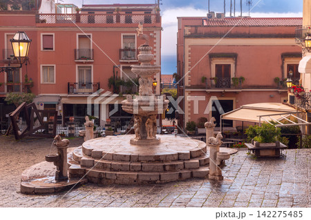 Historic Baroque Fountain in Piazza Duomo in Taormina, Sicily, Italy 142275485