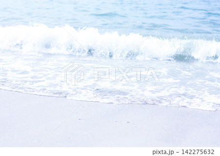青い海と白い波 青い海と白い波 142275632