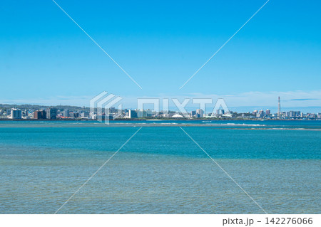 沖縄県北谷町美浜展望台からの眺め 142276066