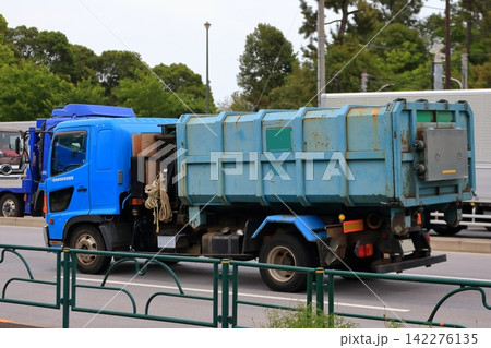 産業廃棄物収集運搬車 142276135