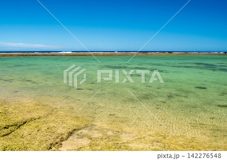 沖縄県北谷町砂辺ビーチ 沖縄県北谷町砂辺ビーチ 142276548