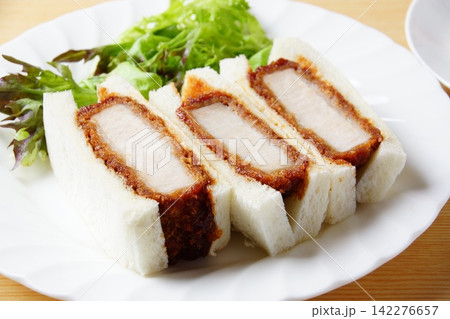 ロースカツサンドイッチ 142276657
