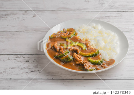夏の味覚　ゴーヤーカレーライス 142278349