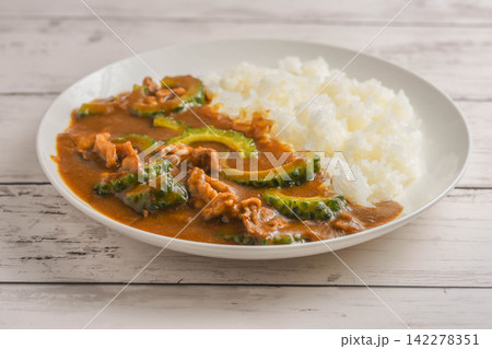 夏の味覚　ゴーヤーカレーライス 142278351