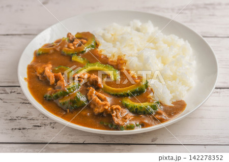 夏の味覚 ゴーヤーカレーライス 夏の味覚 ゴーヤーカレーライス 142278352