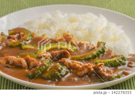 夏の味覚　ゴーヤーカレーライス 142278355