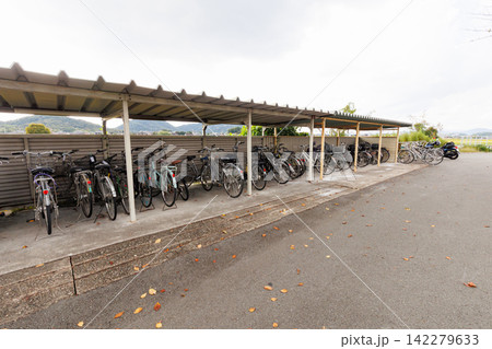 秋の北条鉄道 法華口駅駐輪場(兵庫県加西市) 秋の北条鉄道 法華口駅駐輪場(兵庫県加西市) 142279633