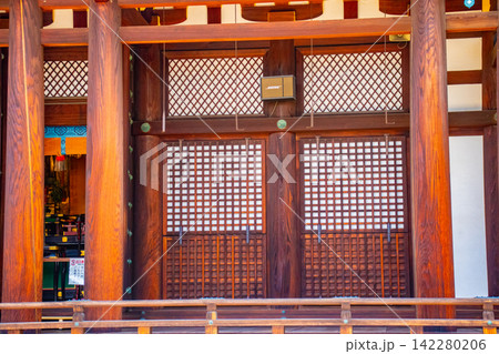 日野誕生院 親鸞聖人生誕の地に建つ雅な平安様式の寺院 日野誕生院 親鸞聖人生誕の地に建つ雅な平安様式の寺院 142280206