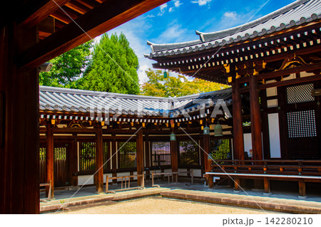 日野誕生院 親鸞聖人生誕の地に建つ雅な平安様式の寺院 日野誕生院 親鸞聖人生誕の地に建つ雅な平安様式の寺院 142280210
