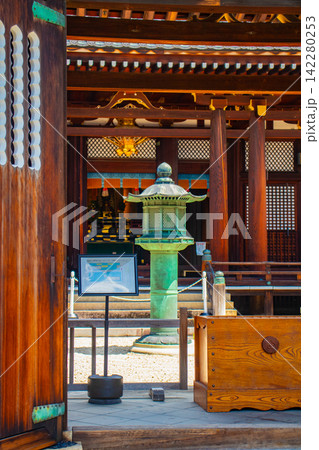日野誕生院 親鸞聖人生誕の地に建つ雅な平安様式の寺院 日野誕生院 親鸞聖人生誕の地に建つ雅な平安様式の寺院 142280253