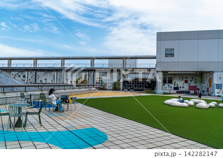 デパートの屋上施設 東京都の都市風景 お庭 デパートの屋上施設 東京都の都市風景 お庭 142282147