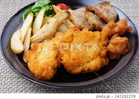 フライドチキン盛合せ フライドチキン盛合せ 142282239