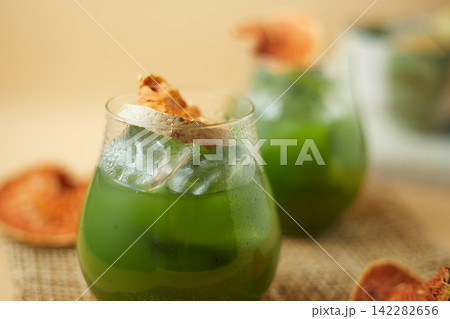 Iced pure matcha green tea Iced pure matcha green tea 142282656