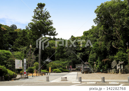 四国八十八箇所 第2番札所 日照山 無量寿院 極楽寺の閑静な境内 142282768