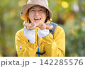 きのこ狩り　ハイキング 142285576