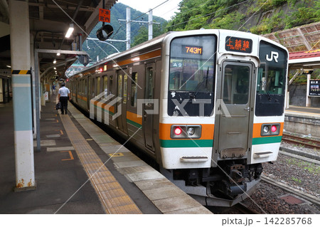 上越線211系電車(4両編成:高崎⇔水上) 上越線211系電車(4両編成:高崎⇔水上) 142285768