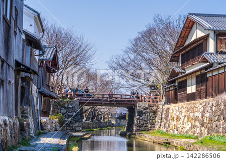【重要伝統的建造物群保存地区】八幡 八幡堀の春の風景8 滋賀県近江八幡市 【重要伝統的建造物群保存地区】八幡 八幡堀の春の風景8 滋賀県近江八幡市 142286506