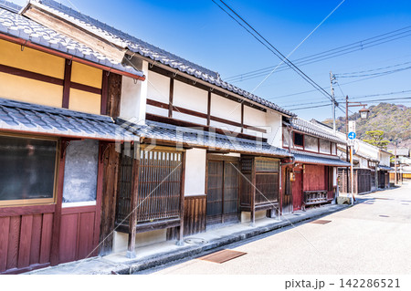 【重要伝統的建造物群保存地区】八幡 新町通りの春の風景22 滋賀県近江八幡市 【重要伝統的建造物群保存地区】八幡 新町通りの春の風景22 滋賀県近江八幡市 142286521