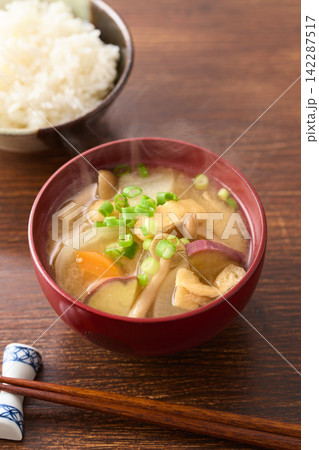 具沢山の味噌汁 142287517