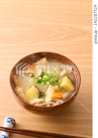 具沢山の味噌汁 具沢山の味噌汁 142287524