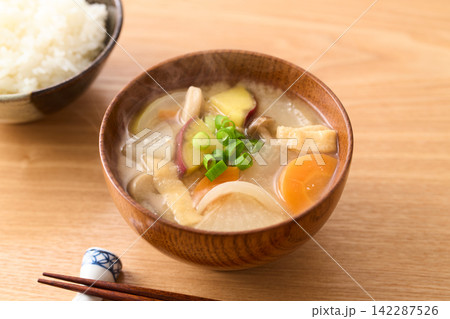 具沢山の味噌汁 142287526