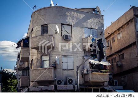 Building facade in Tel Aviv, Israel Building facade in Tel Aviv, Israel 142287995