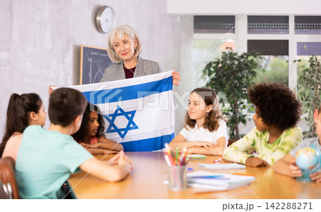 students listen to teacher who talks about Israel students listen to teacher who talks about Israel 142288271