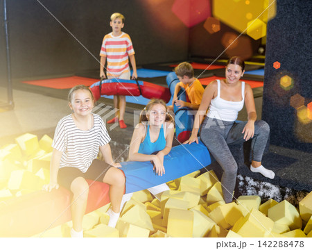 Group of happy children in the amusement park have rest 142288478