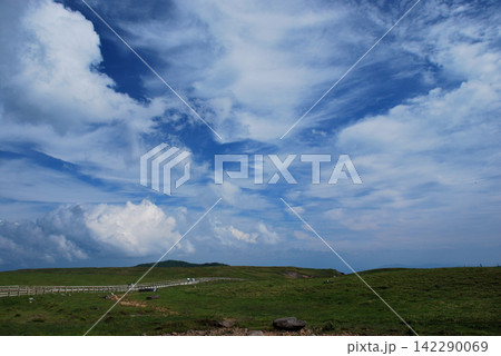 【山の風景】長野県・美ヶ原高原・雲（2012年） 142290069
