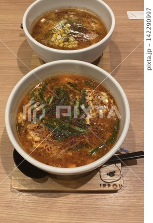 真上から見た辛い麻婆豆腐 142290997