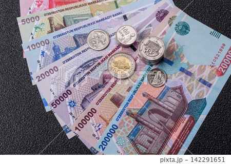 Uzbekistan, uzbek paper banknotes som for settlements and financial transactions. Uzbek som Uzbekistan, uzbek paper banknotes som for settlements and financial transactions. Uzbek som 142291651