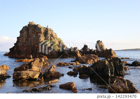 大岩海岸にある「大岩」。青森県西津軽郡深浦町。岩の島の風景 142293470