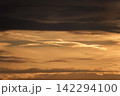 夏の朝空 142294100