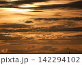 夏の朝空 142294102