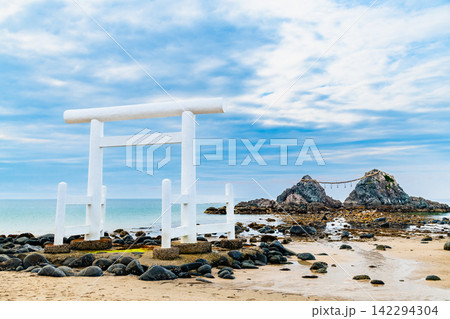 福岡 二見ヶ浦　夫婦岩 142294304