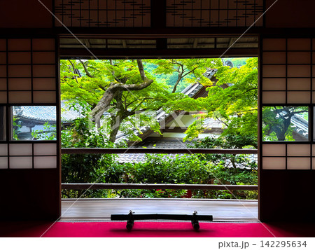 京都・柳谷観音 楊谷寺の日本庭園 京都・柳谷観音 楊谷寺の日本庭園 142295634