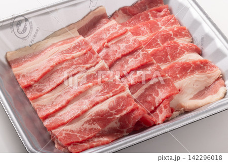 ［アメリカ産　牛肉］バラ薄切り　カルビ　焼肉用 142296018
