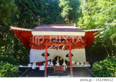 御座石神社 ・拝殿（秋田県・仙北市 142296612