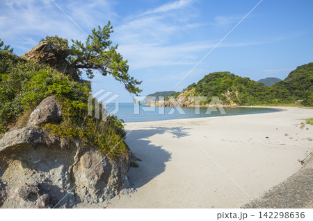 夏の浦富海岸の風景 鳥取県 羽尾海岸 142298636