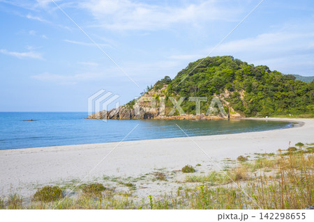 夏の浦富海岸の風景 鳥取県 羽尾海岸 夏の浦富海岸の風景 鳥取県 羽尾海岸 142298655