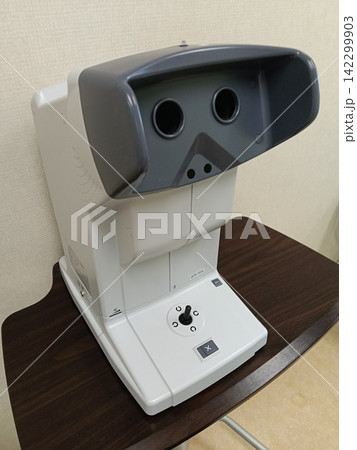 眼科の視力検査機器(オートレフ) 医療・クリニック・検査設備の素材に 眼科の視力検査機器(オートレフ) 医療・クリニック・検査設備の素材に 142299903