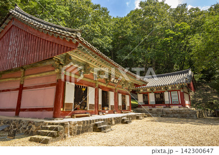Sangdaeungjeon Hall of Janggoksa Temple located in Chilgapsan Mountain, South Chungcheong Province Sangdaeungjeon Hall of Janggoksa Temple located in Chilgapsan Mountain, South Chungcheong Province 142300647