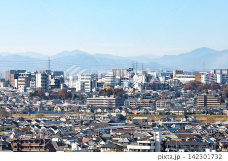 【東京都 日野市】郊外の住宅地の風景 142301732