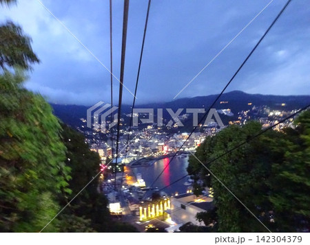 ロープウェイから見た、熱海の夜景 ロープウェイから見た、熱海の夜景 142304379