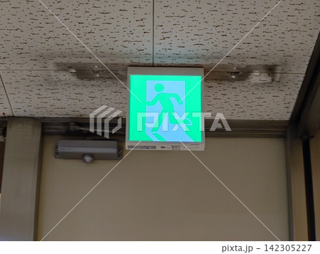 非常口 避難誘導灯 非常口 避難誘導灯 142305227