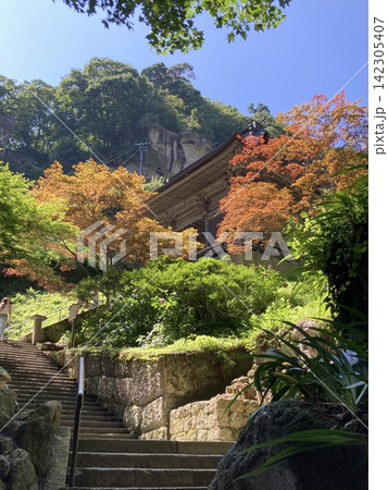 石段・仁王門・夏の山寺(山形県・山形市) 石段・仁王門・夏の山寺(山形県・山形市) 142305407