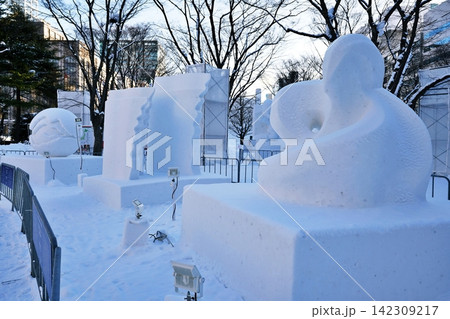 さっぽろ雪まつり大通会場の風景 142309217