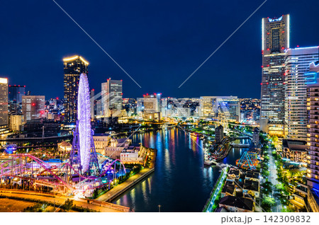 横浜・みなとみらいの夜景(インターコンチネンタルホテル客室より)*2026年5月撮影 横浜・みなとみらいの夜景(インターコンチネンタルホテル客室より)*2026年5月撮影 142309832