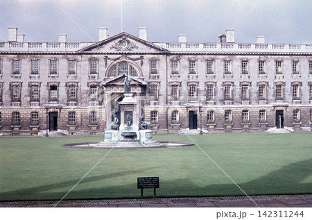 view of Gibbs' Building in courtyard of King's College 142311244
